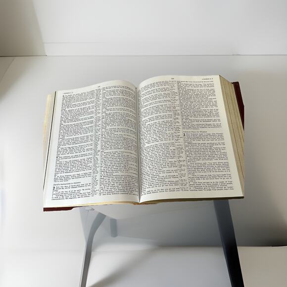 Thomas Kinkade Holy Bible. Copyright 1985 - Picture 3 of 4